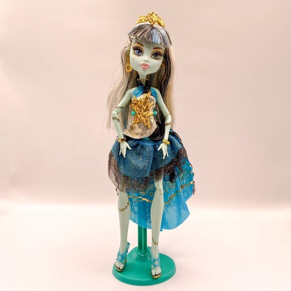Monster High Frankie Stein – 13 Wishes Doll – Mostly Complete with Stand - Picture 2 of 5
